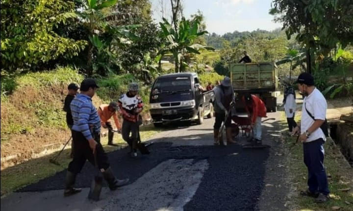 Pemkab Purwakarta Genjot Perbaikan Jalan Di Wilayah Kota Dan Pedesaan